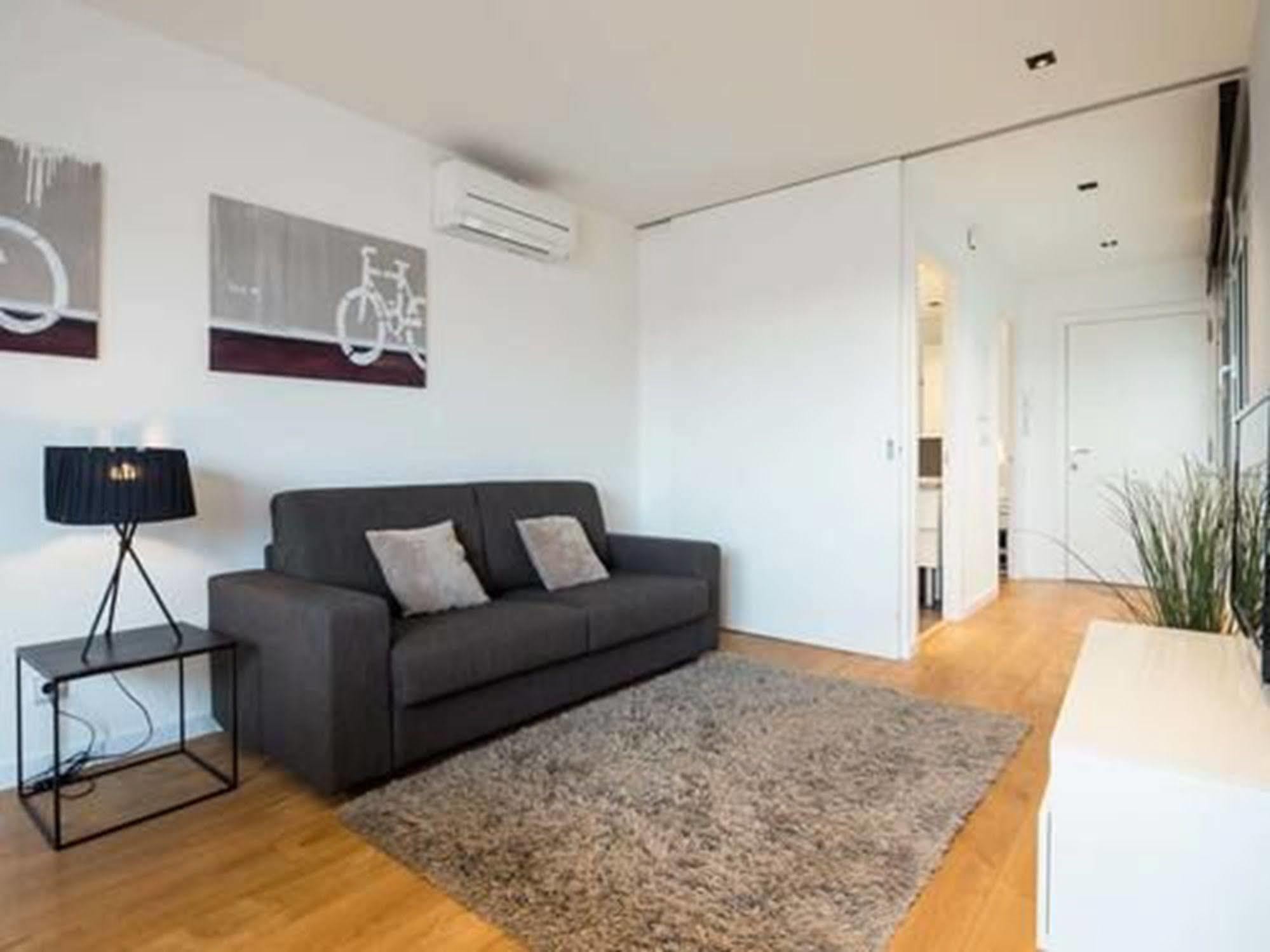 Rent Top Apartments Near Plaza De Catalunya Barcelona Ngoại thất bức ảnh