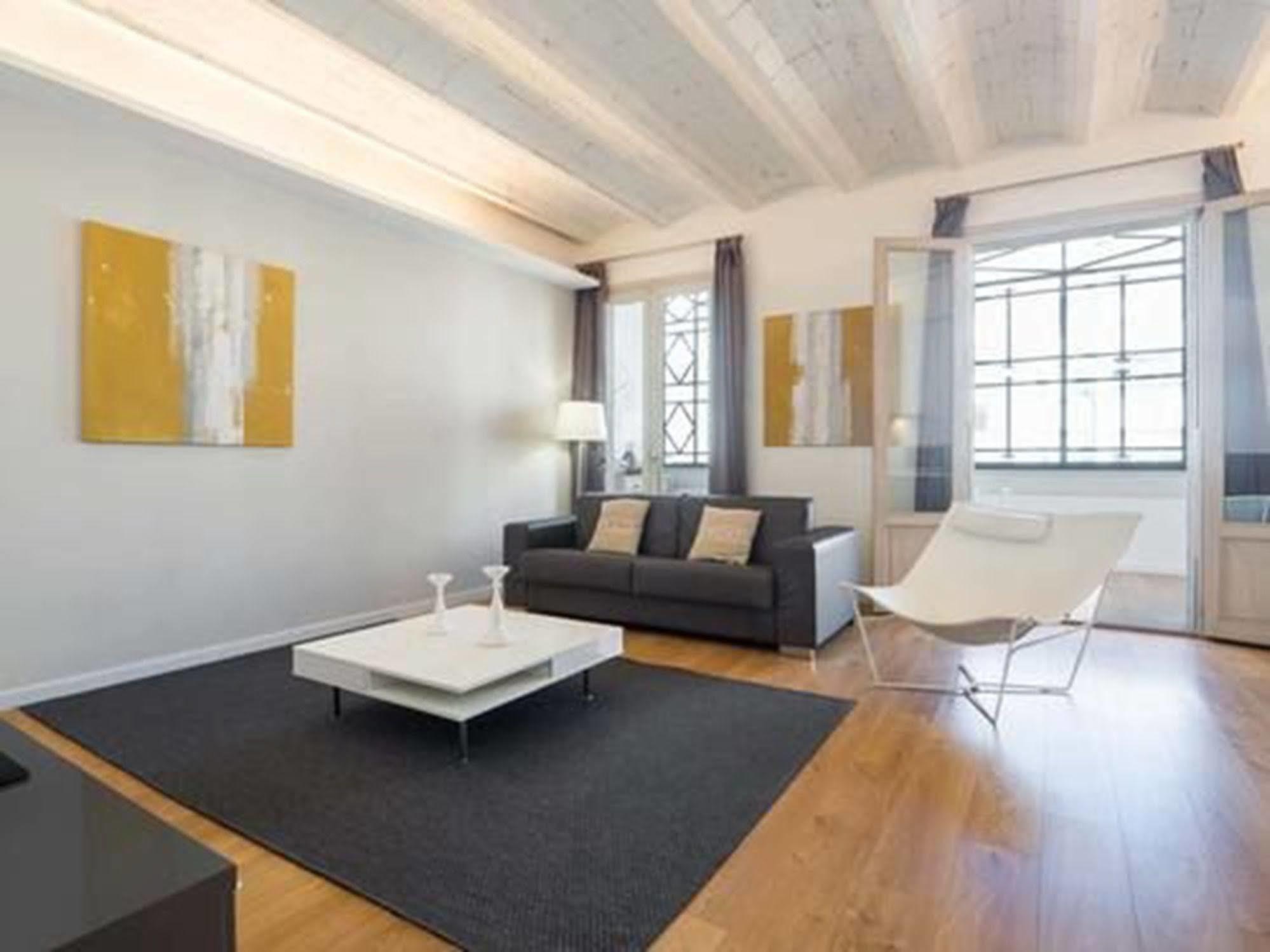 Rent Top Apartments Near Plaza De Catalunya Barcelona Ngoại thất bức ảnh