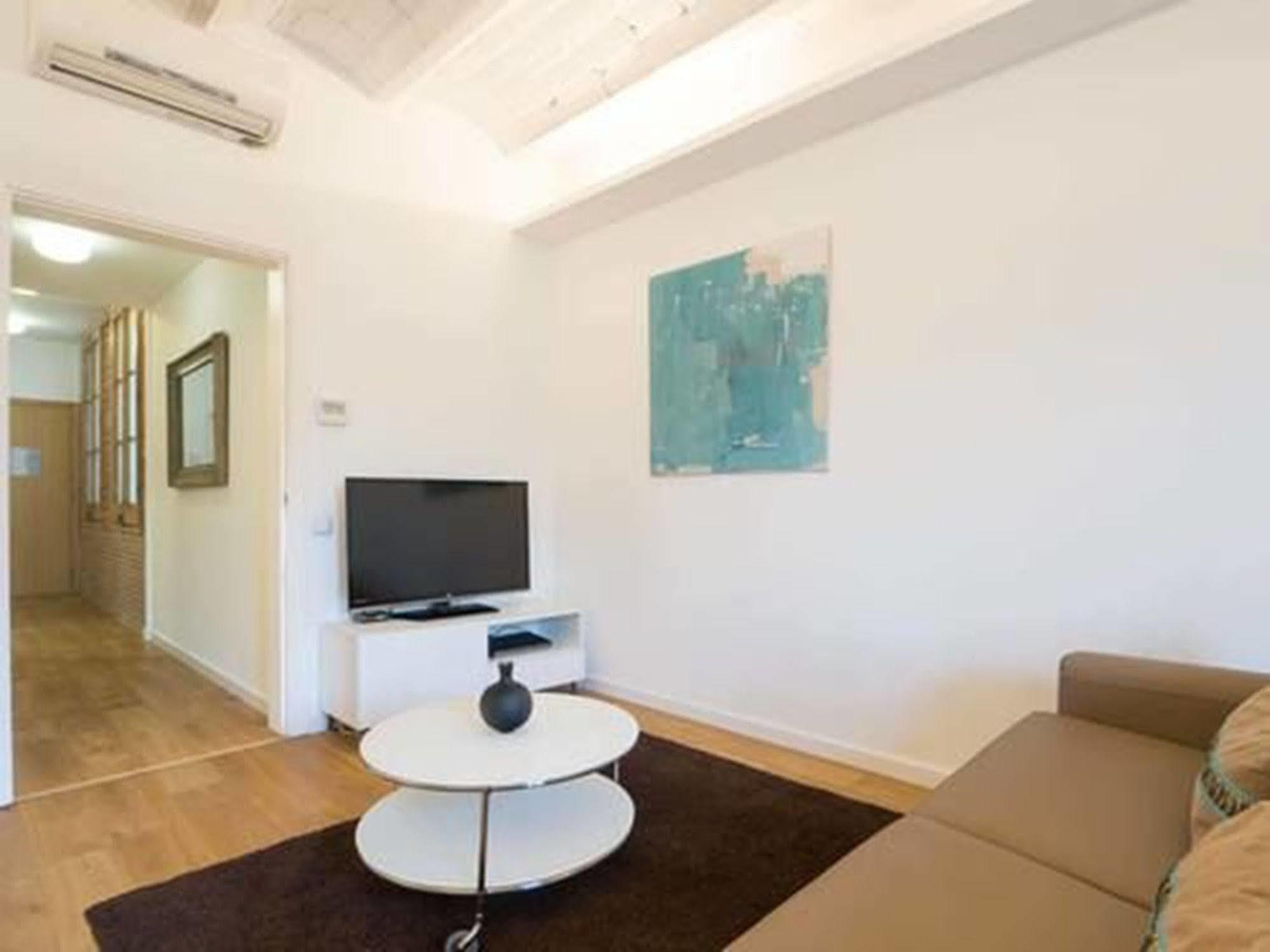 Rent Top Apartments Near Plaza De Catalunya Barcelona Ngoại thất bức ảnh